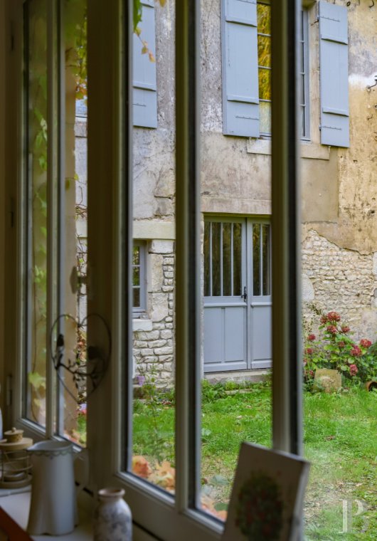 En Normandie, à Falaise, une maison des 17e et 18e siècles au cœur d’un quartier historique - photo  n°34